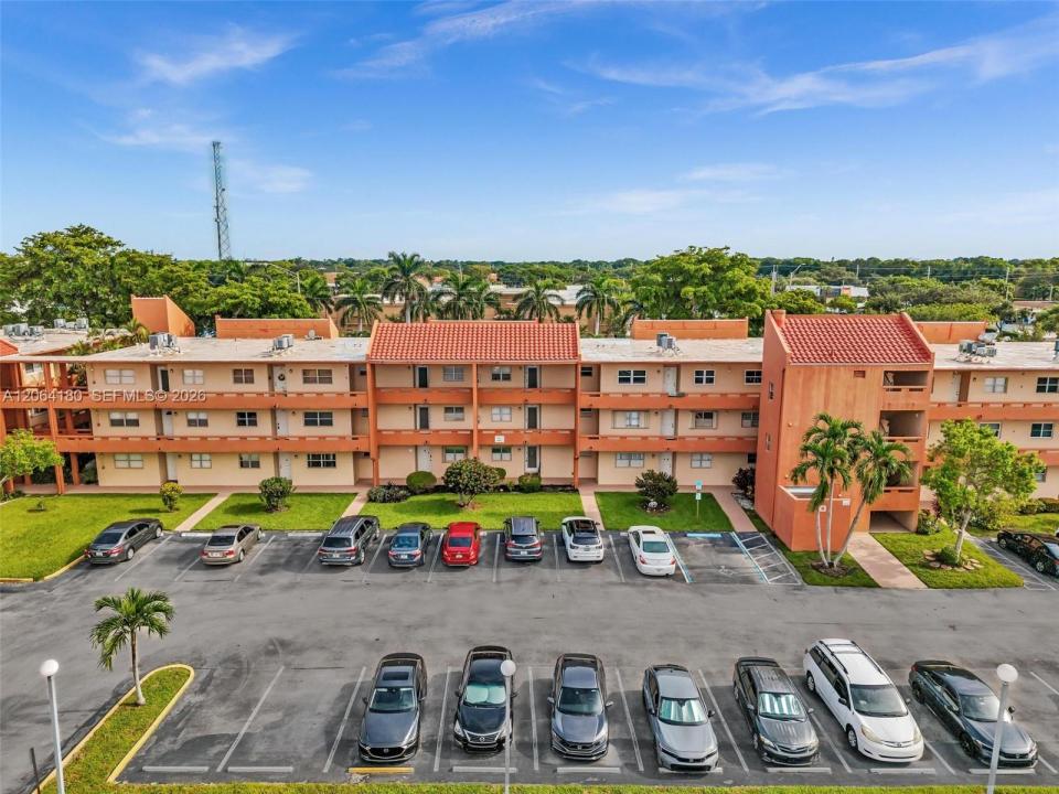8852 W Mcnab Rd 203, Tamarac, Florida 33321, Stati Uniti