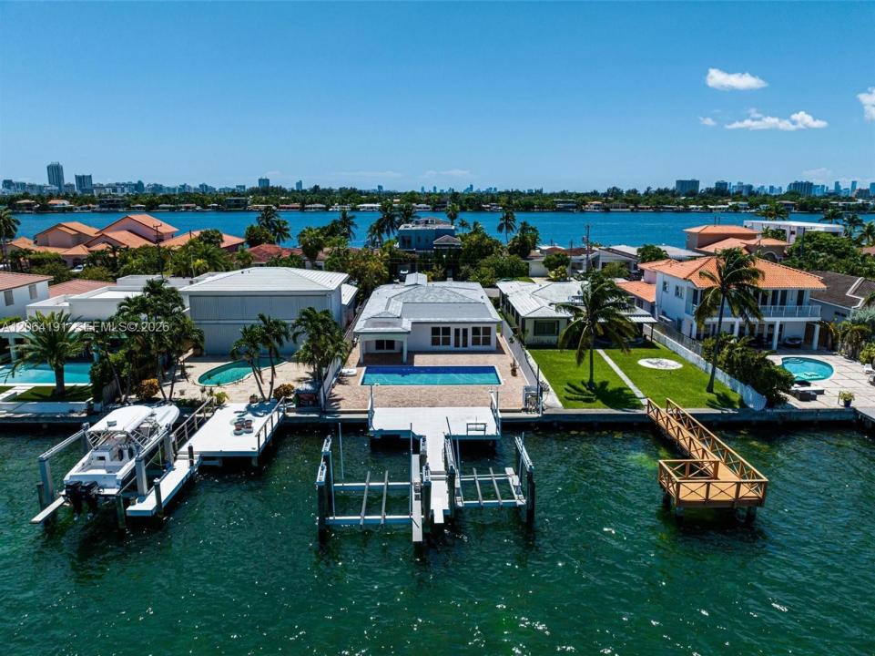1451 Stillwater Dr, Miami Beach, Florida 33141, USA