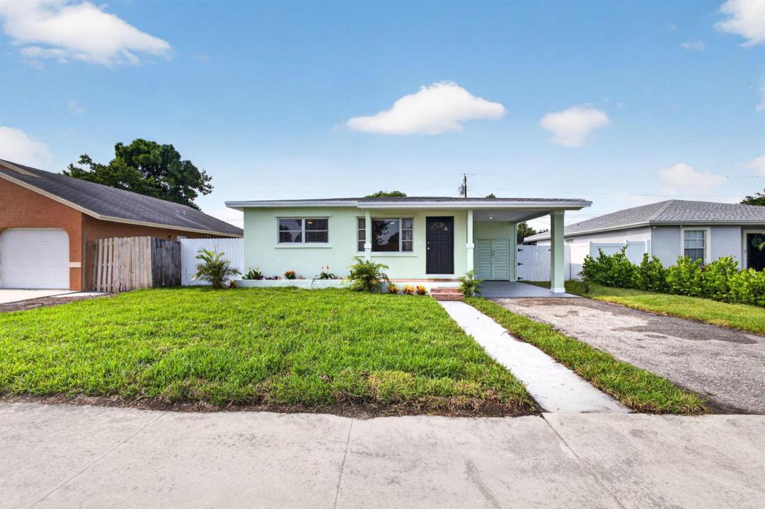 1547 W 10TH Street, Riviera Beach, Florida 33404, USA