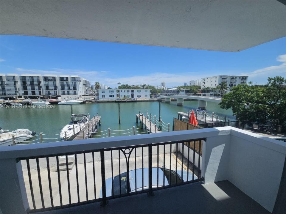 8101 Crespi Blvd 403, Miami Beach, Florida 33141, USA