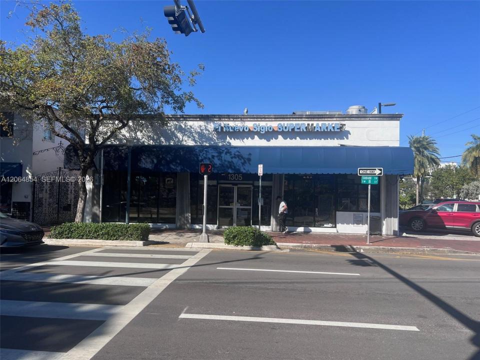 1305 SW 8th St, Miami, Floride 33135, États-Unis