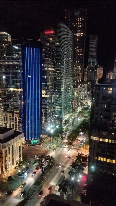 1060 Brickell Ave 2411, Miami, Floride 33131, États-Unis
