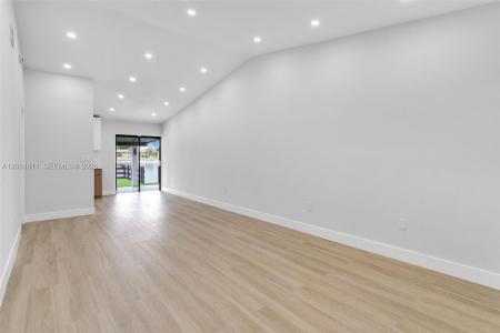 2523 W 65th St, Hialeah, Florida 33016, USA