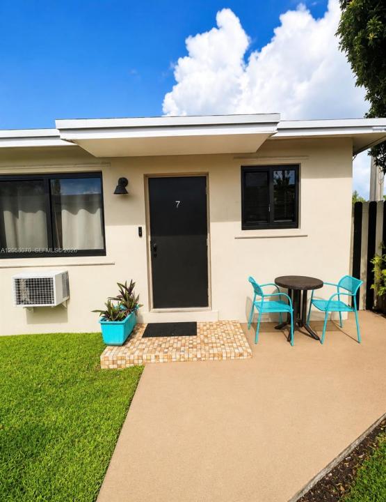 615 NE 7th St 7, Hallandale Beach, Florida 33009, Stati Uniti