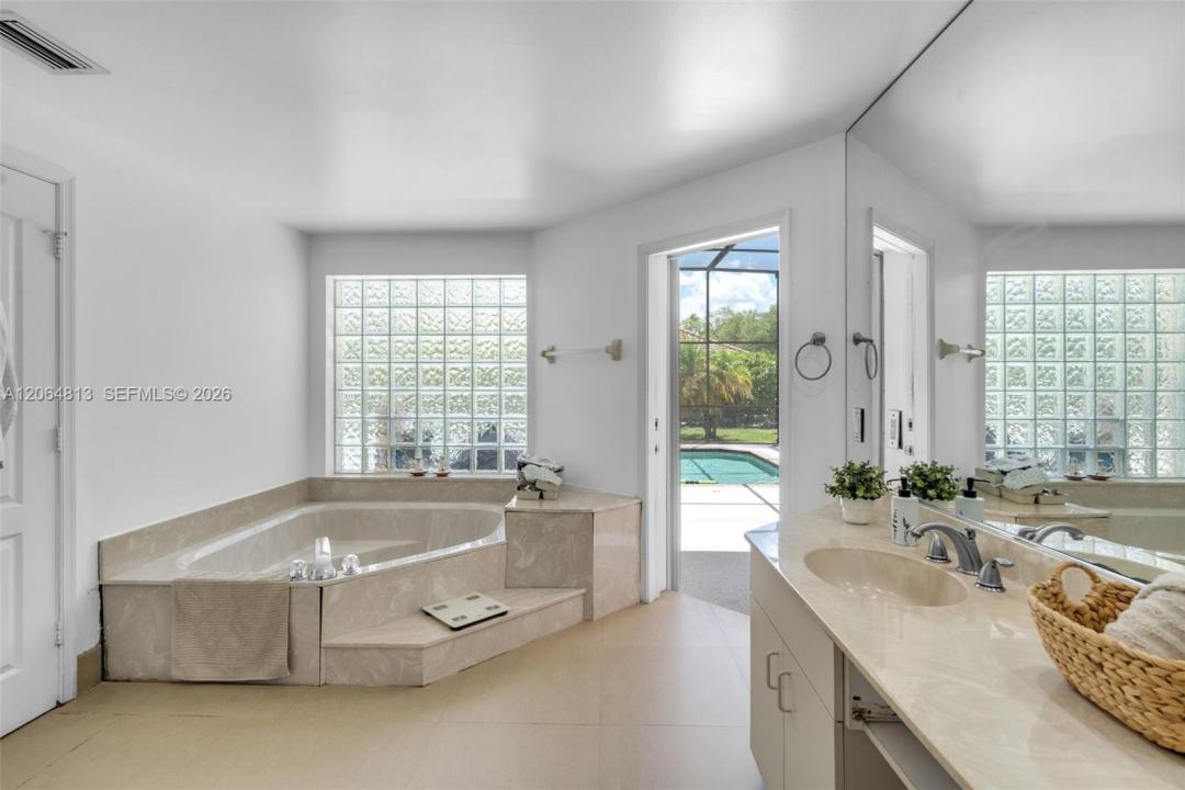 1051 Deerpath Ct, Weston, Florida 33326, USA