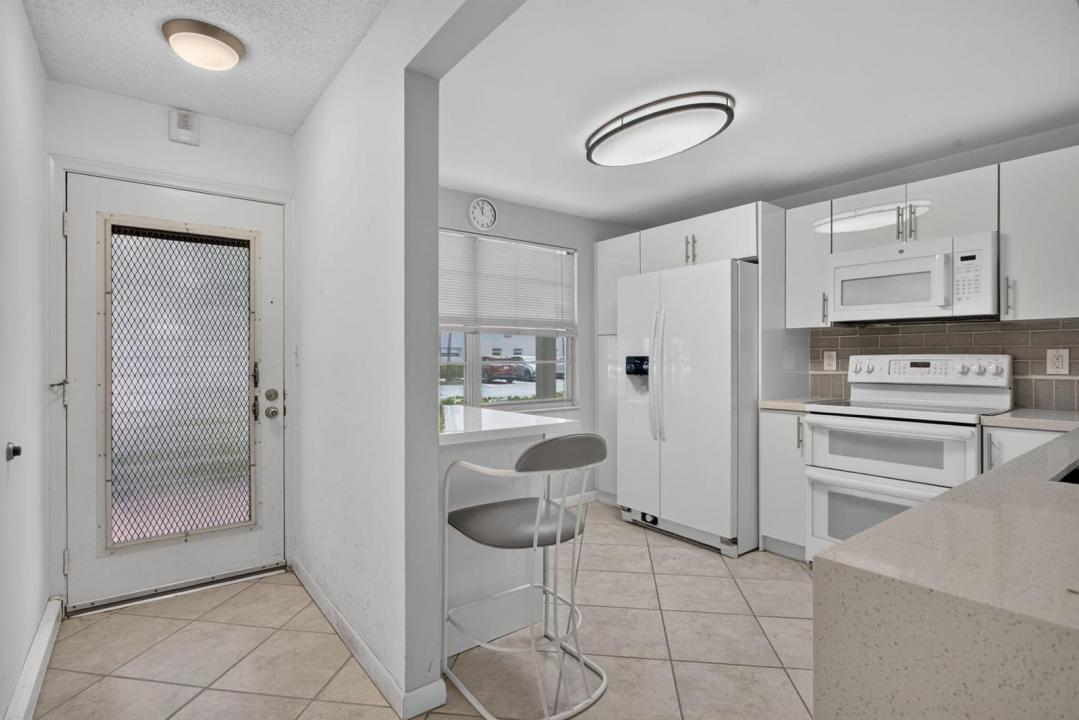 2006 GRANADA Drive J1, Coconut Creek, Floryda 33066, USA
