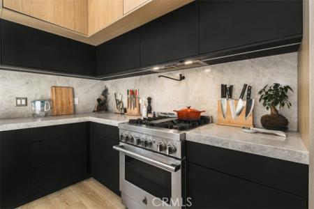 Caritina, Tarzana, California 91356, Stati Uniti