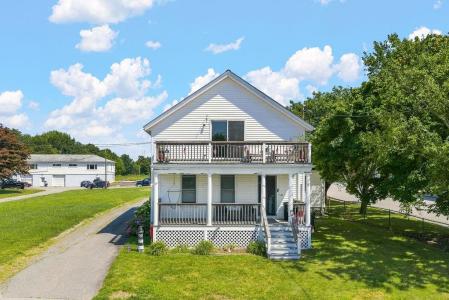 228 Main Road, Tiverton, Rhode Island 02878, USA