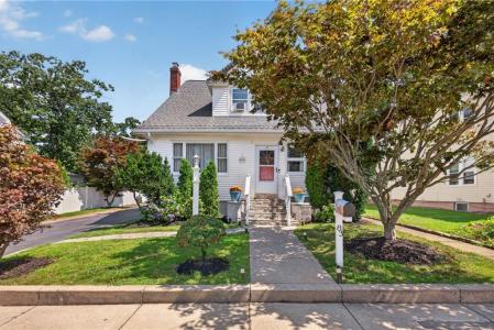 83 Myrtle Avenue, Cranston, Rhode Island 02910, USA