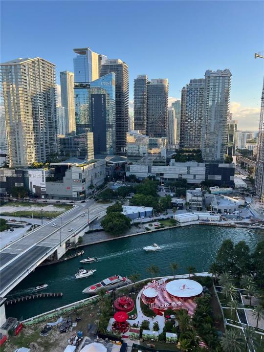 350 S Miami Ave 2714, Miami, Florida 33130, USA