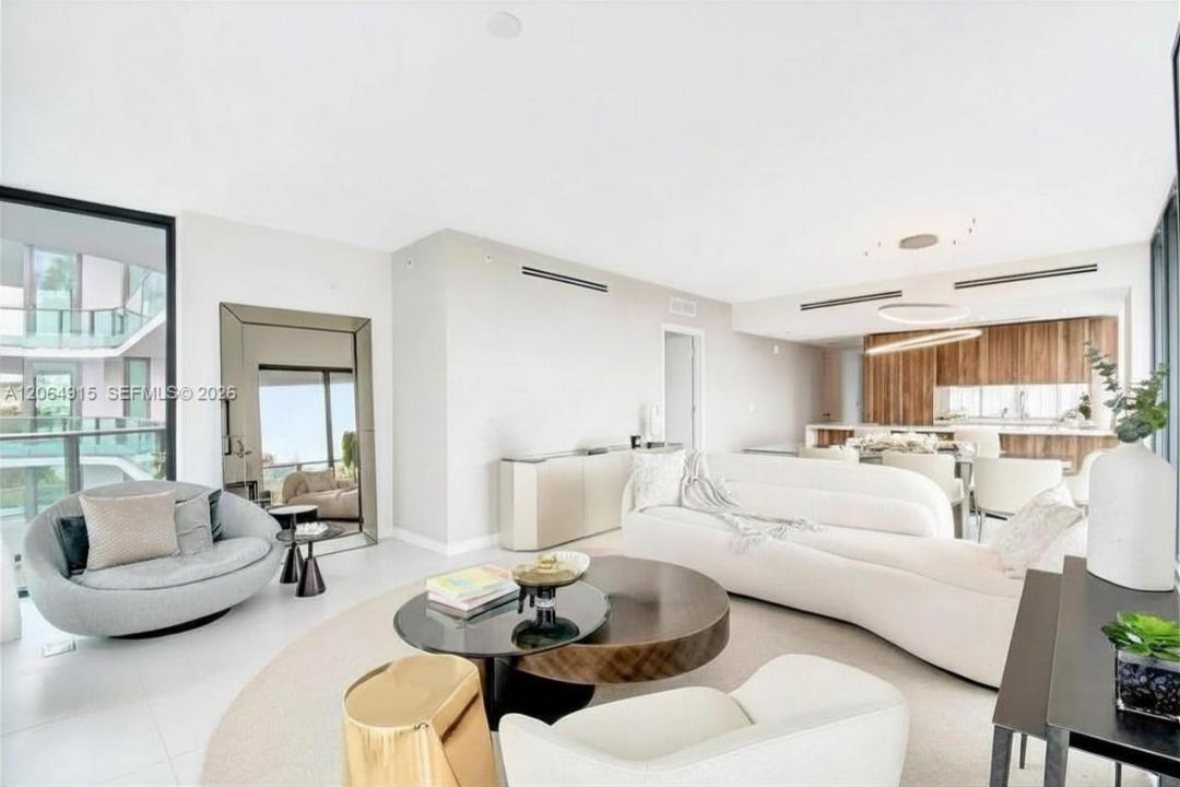 9901 W Bay Harbor Dr 401, Bay Harbor Islands, Florida 33154, USA