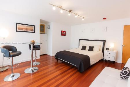 420 15th St 306, Miami Beach, Florida 33139, USA