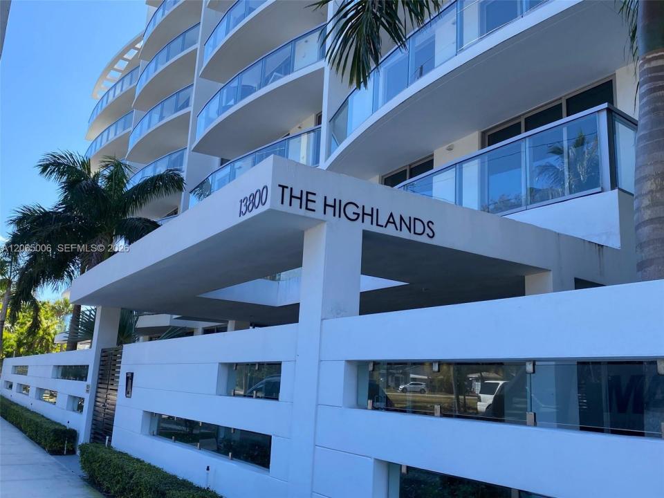 13800 Highland Dr PH3, North Miami Beach, Florida 33181, USA