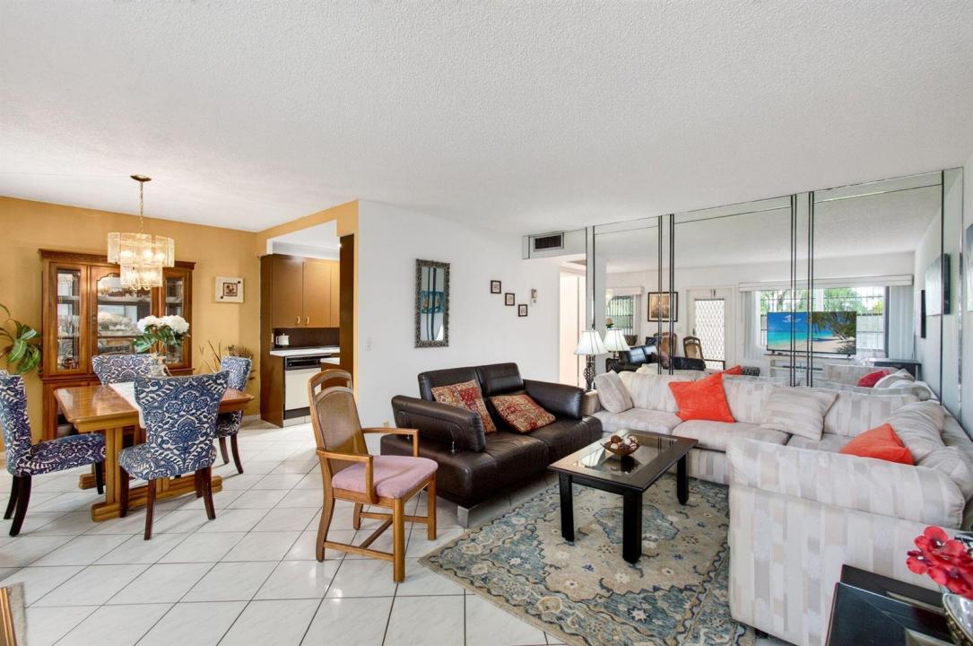 3014 Exeter A, Boca Raton, Florida 33434, USA
