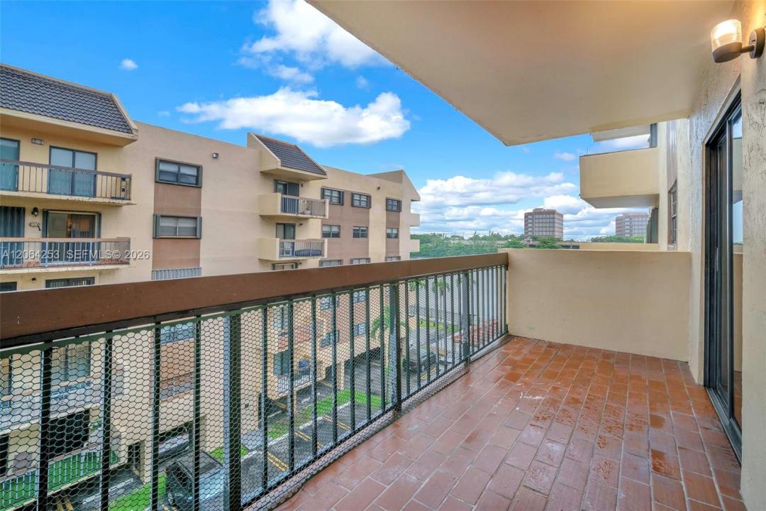 5249 NW 7th St 416, Miami, Florida 33126, USA