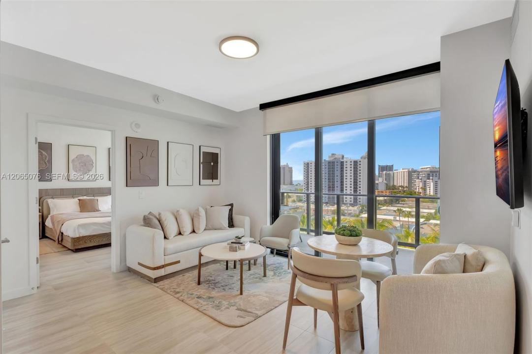 580 72nd St 808, Miami Beach, Florida 33141, USA