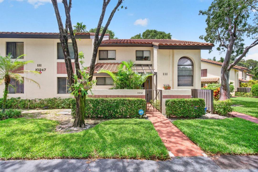 10247 N Circle Lake Drive 102, Boynton Beach, Florida 33437, USA