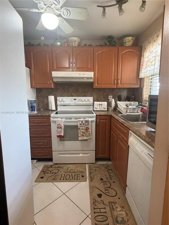 9001 Sunrise Lakes Blvd 201, Sunrise, Florida 33322, Stati Uniti