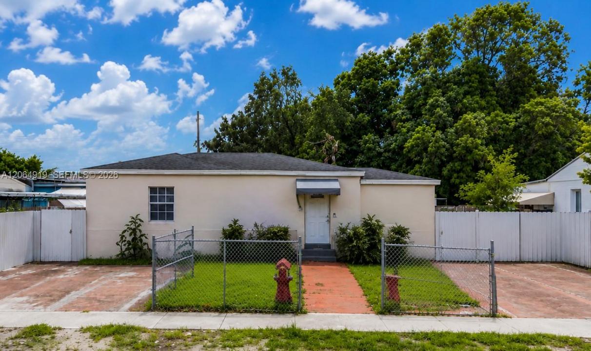 580 SE 2nd St, Hialeah, Floryda 33010, USA