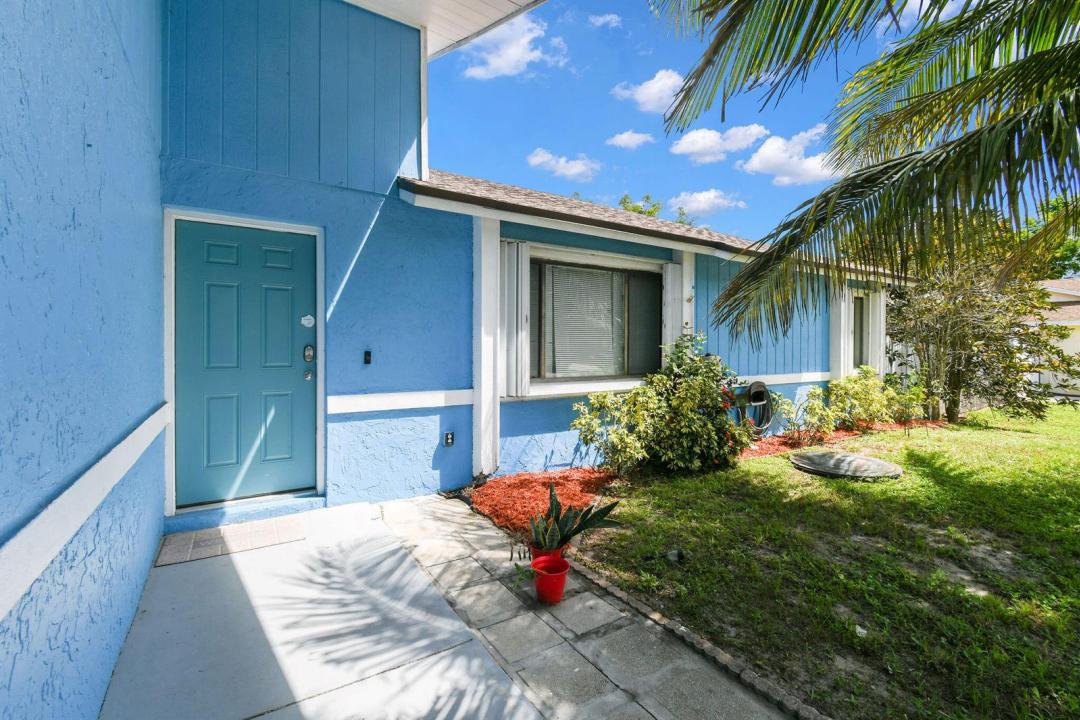 767 SE CHALOUPE Avenue, Port St. Lucie, Florida 34983, USA