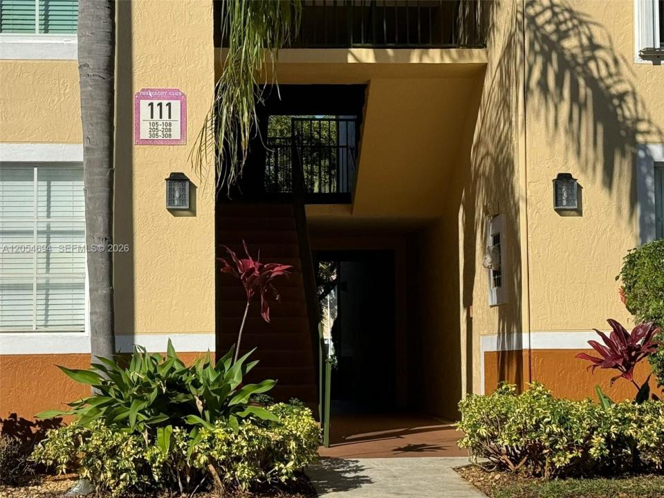 111 Yacht Club Way 107, Hypoluxo, Florida 33462, USA