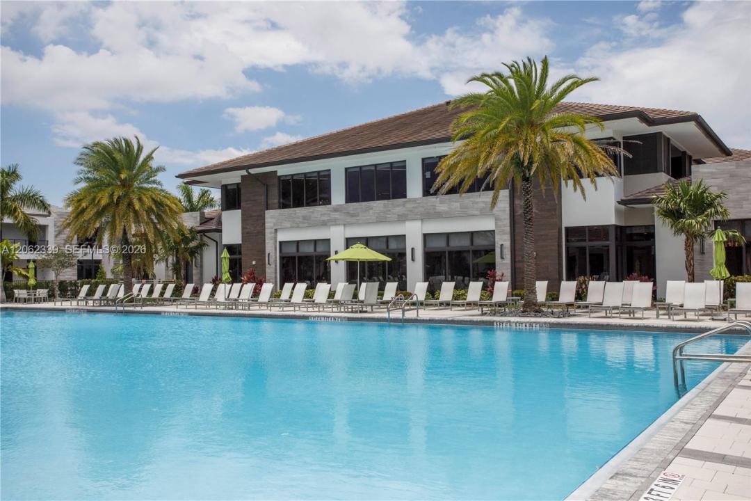 8001 NW 41st St F-106, Doral, Florida 33166, Stati Uniti