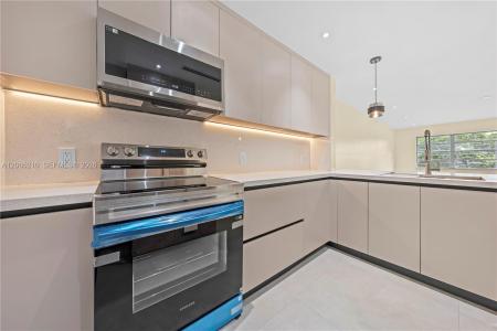 1400 NE 191st St 305, Miami, Florida 33179, USA