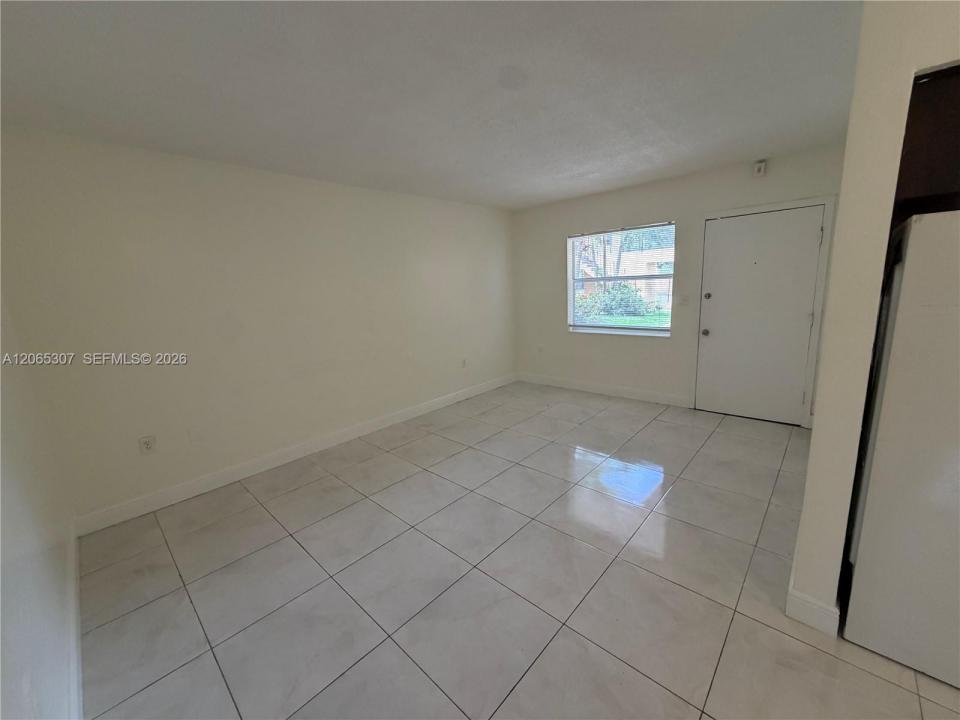 16150 NE 19th Ct 2, North Miami Beach, Florida 33162, USA