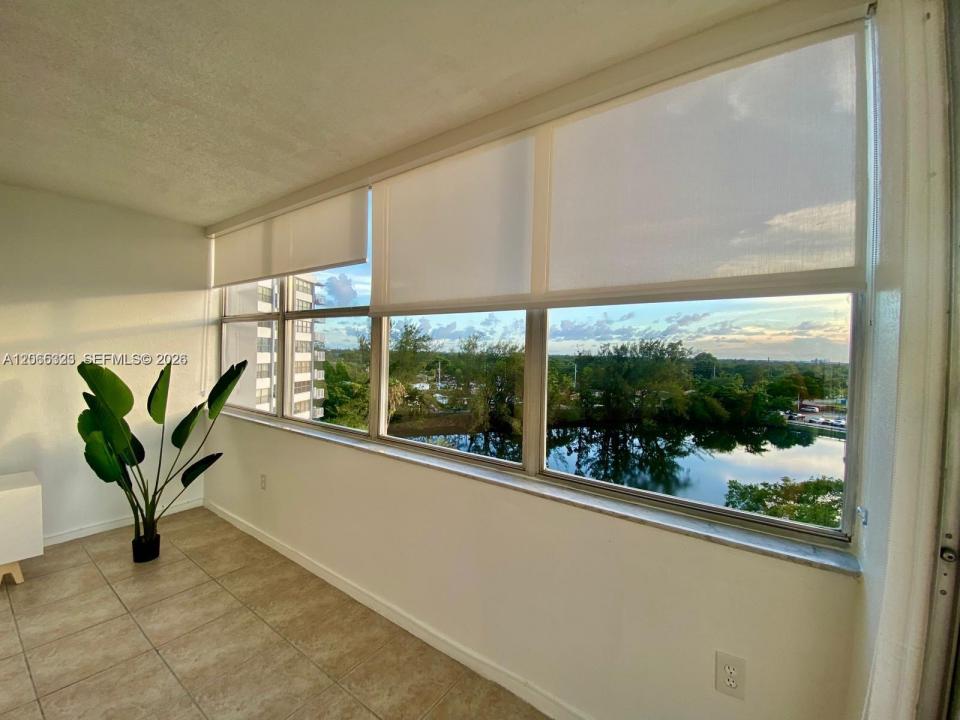 1300 NE Miami Gardens Dr 713E, Miami, Floride 33179, États-Unis