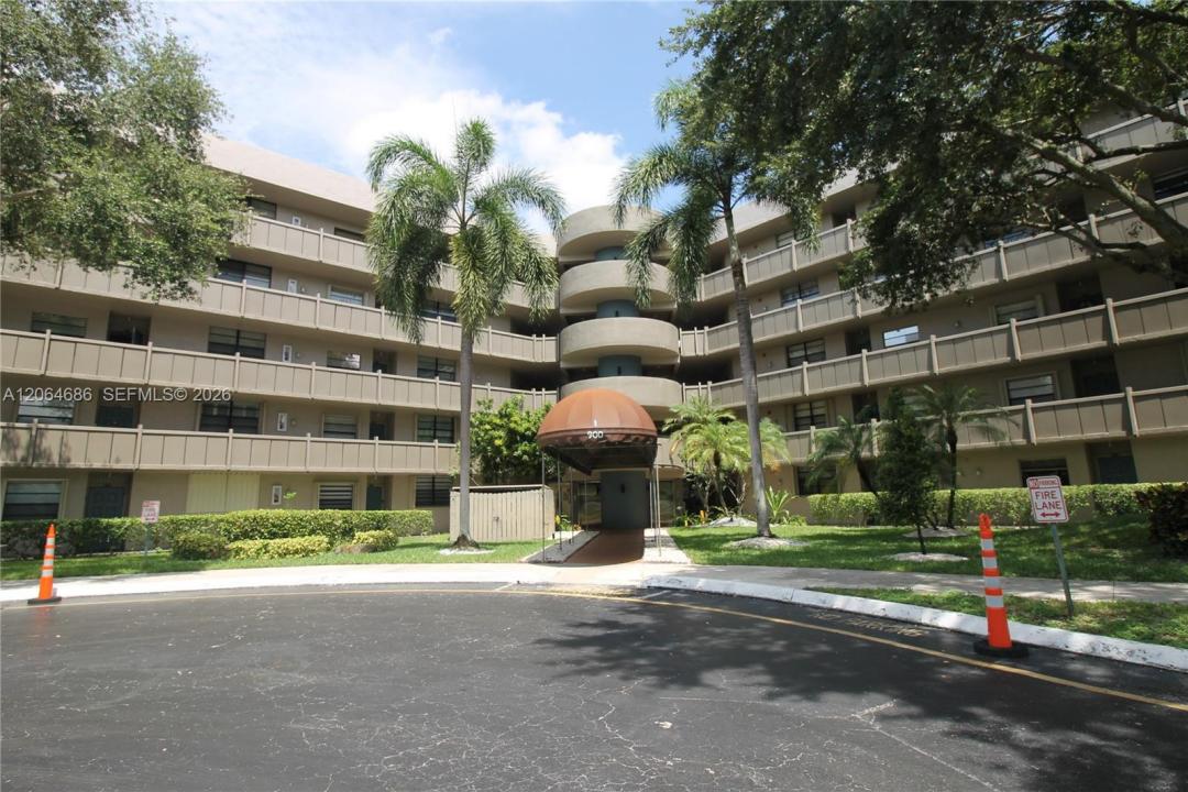 900 Colony Point Cir 216, Pembroke Pines, Florida 33026, USA