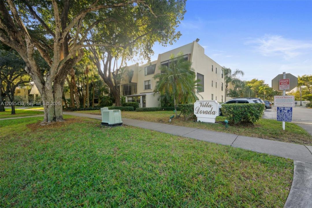 20401 NE 30th Ave 320-8, Aventura, Floride 33180, États-Unis