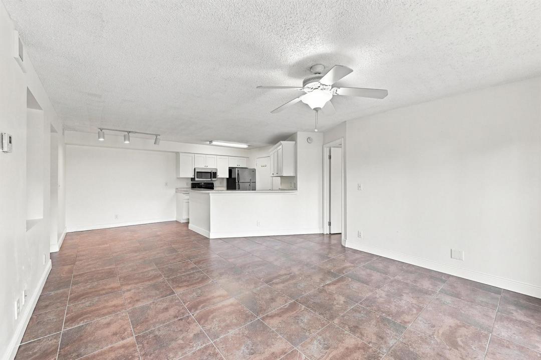 9999 SUMMERBREEZE Drive 417, Sunrise, Florida 33322, USA