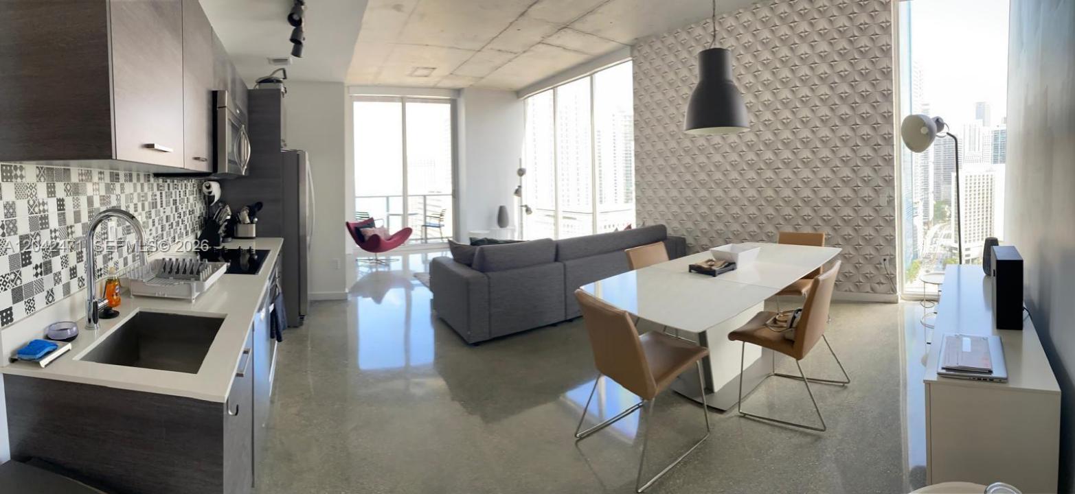 151 SE 1st St 2401, Miami, Florida 33131, USA