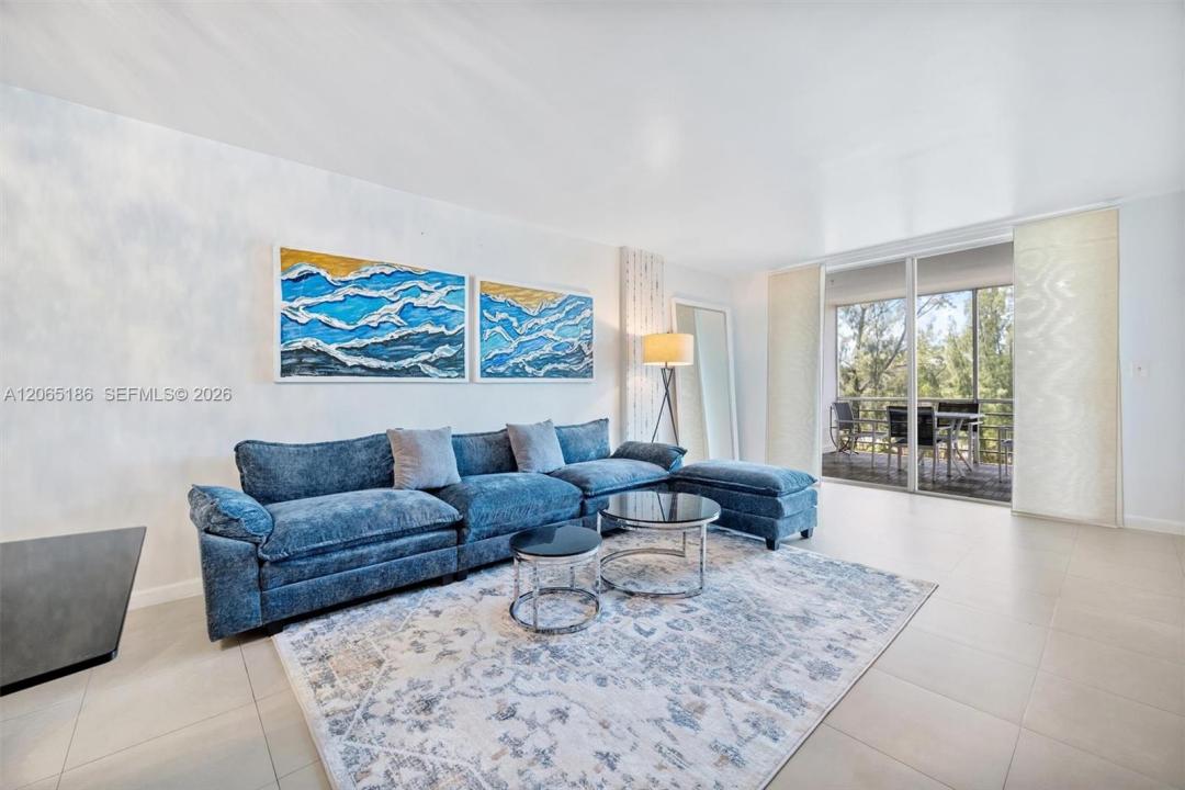 3660 NE 166th St 307, North Miami Beach, Florida 33160, Stati Uniti