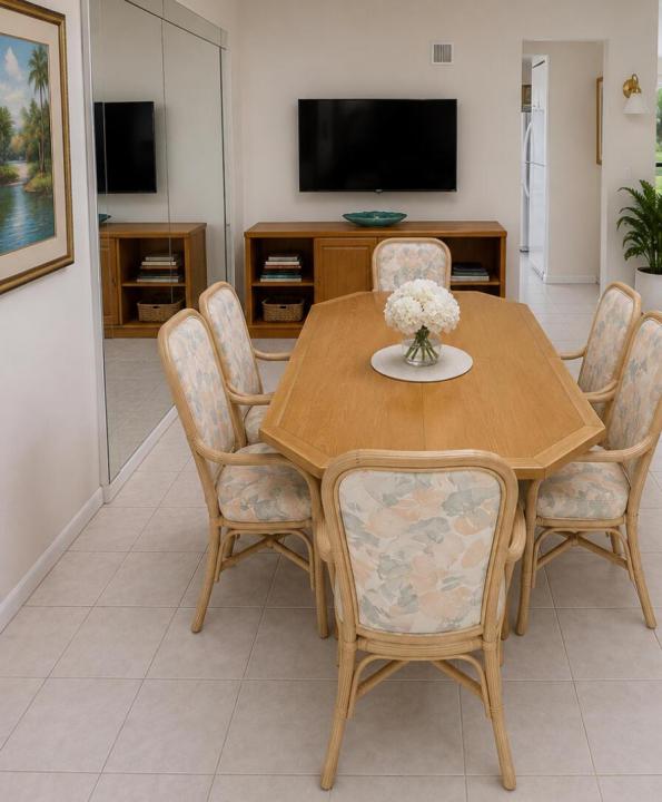 3740 INVERRARY Drive 1E, Lauderhill, 플로리다 33319, 미국