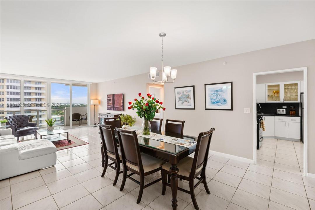 5601 Collins Ave 1216, Miami Beach, Florida 33140, USA