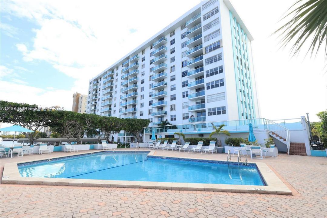 2841 NE 163rd St 1002, North Miami Beach, פלורידה 33160, ארצות הברית של אמריקה