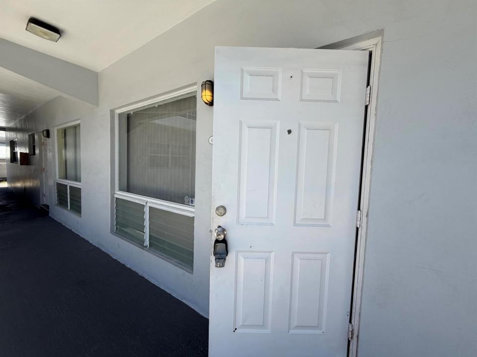 915 NE 8th Street 104, Hallandale Beach, Florida 33009, Stati Uniti