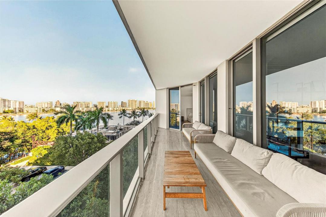 17301 Biscayne Boulevard 506, North Miami Beach, Flórida 33160, Estados Unidos