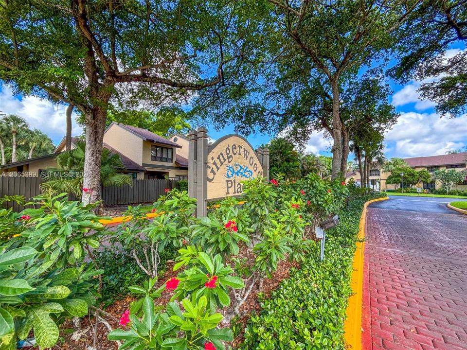 8703 Cleary Blvd, Plantation, Florida 33324, USA
