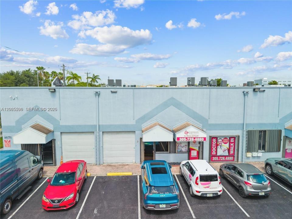 1671 W 37th St 2, Hialeah, Florida 33012, Stati Uniti