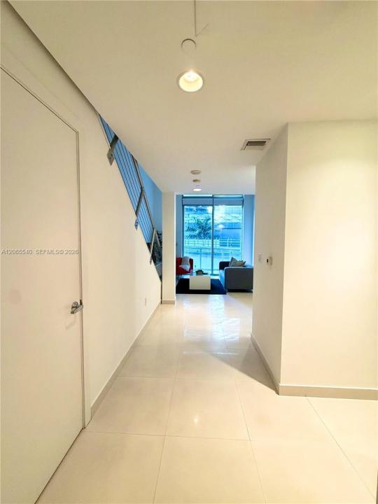 1050 W Brickell Ave 206, Miami, Florida 33131, USA