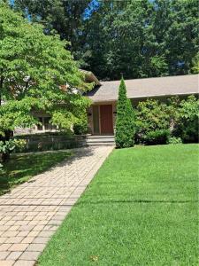 105 Summit Drive, Cranston, Rhode Island 02920, USA