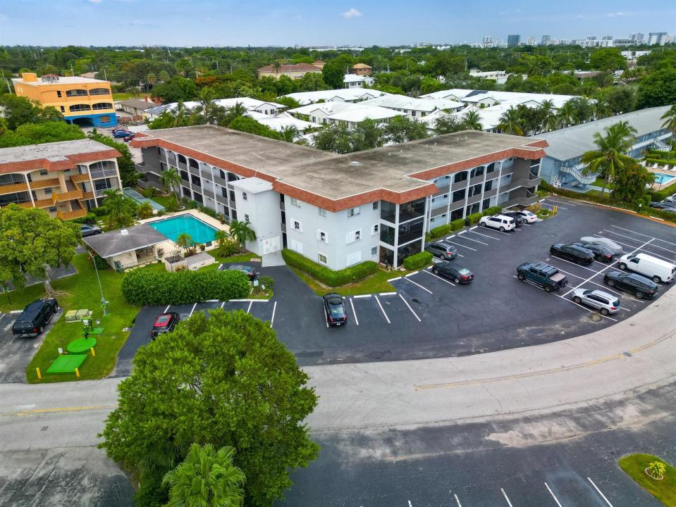 651 PINE Drive 201, Pompano Beach, Floride 33060, États-Unis