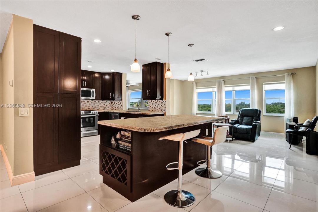 215 SE 3rd Ave 501C, Hallandale Beach, Florida 33009, Stati Uniti