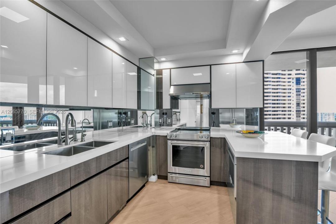 2000 Island Blvd 2006, Aventura, Florida 33160, Stati Uniti