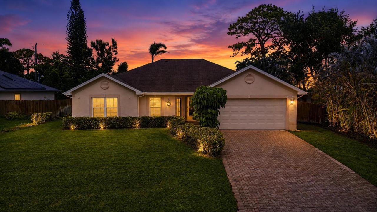 381 NE Surfside Avenue, Port St. Lucie, Флорида 34983, Соединенные Штаты