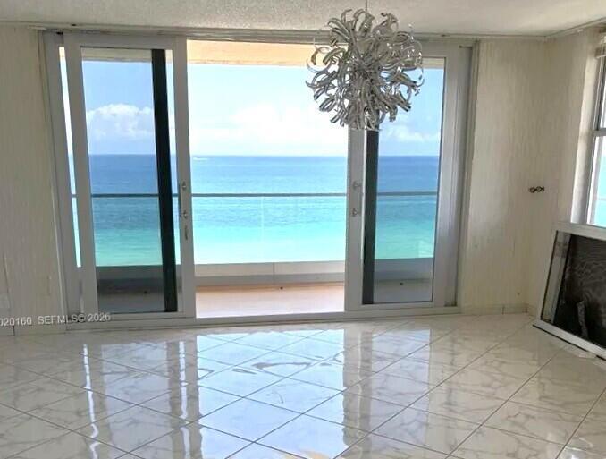 1920 S Ocean Drive 16B, Floride 33009, États-Unis