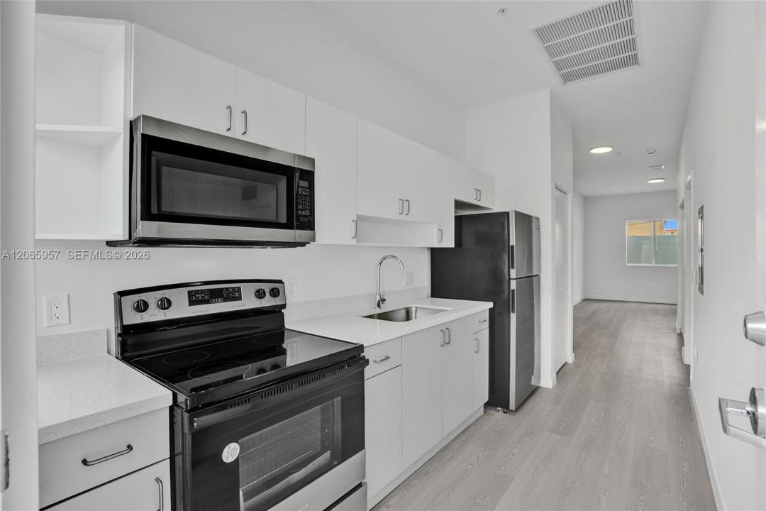 1567 NW 1st St 6, Miami, Florida 33125, USA