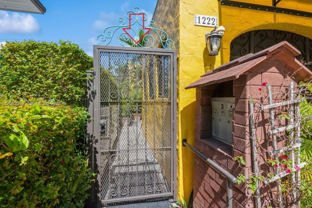 1222 Salzedo St 4, Coral Gables, Florida 33134, USA